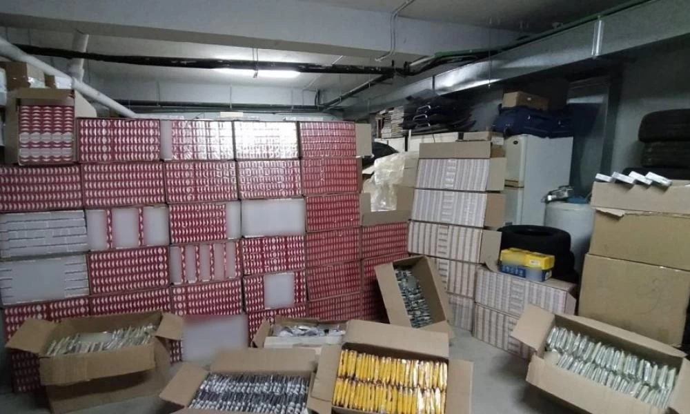 Πέλλα: Κατάσχεσαν εκατοντάδες λαθραία καπνικά που έκρυβε σπίτι του